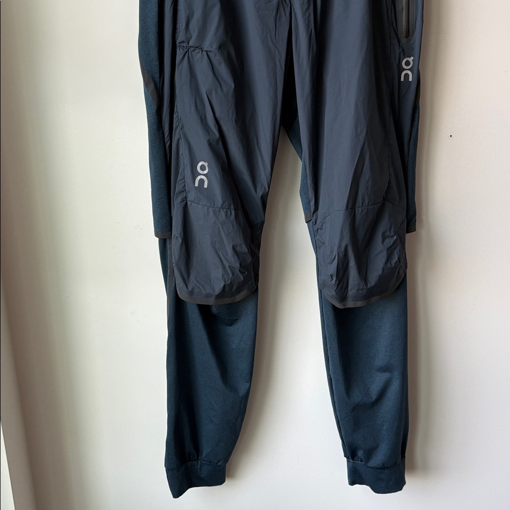 ON Running Pants Navy Pockets Zip Ankles Athletic Performance Size M Flaw* - Picture 5 of 14